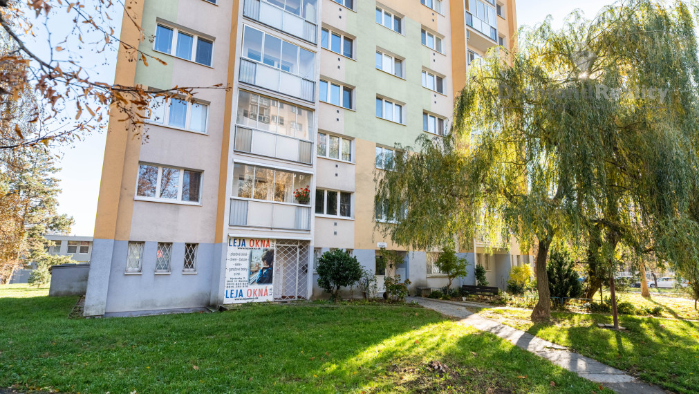 NA PREDAJ PEKNÝ A ZREKONŠTRUOVANÝ 3-IZBOVÝ BYT NA ULICI VÝSTAVBY, KOŠICE - ZÁPAD.