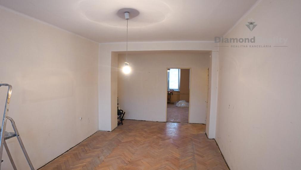 NA PREDAJ 2 IZBOVÝ BYT | 53 m² + BALKÓN | ŠAFÁRIKOVA | RV