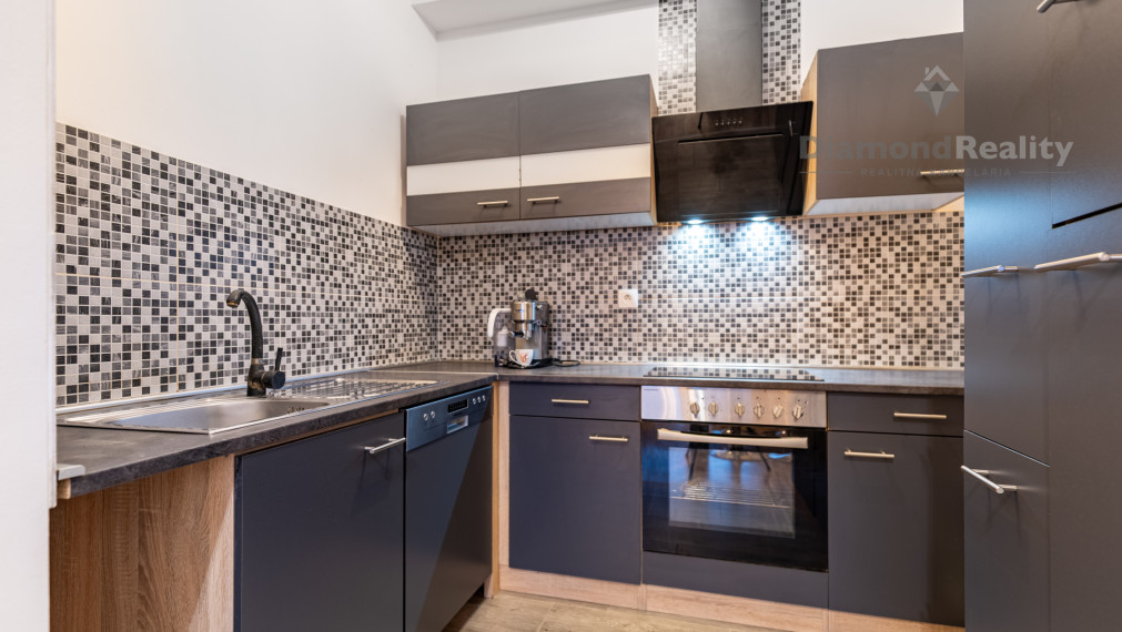 NA PREDAJ MODERNÝ 2-IZBOVÝ BYT | ZELENÁ STRÁŇ | 2 PIVNICE | TERASA | VONKAJŠIE AJ VNÚTORNÉ PARKOVANIE