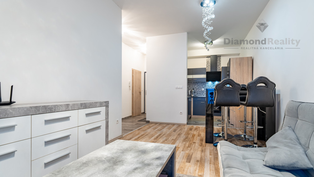 NA PREDAJ MODERNÝ 2-IZBOVÝ BYT | ZELENÁ STRÁŇ | 2 PIVNICE | TERASA | VONKAJŠIE AJ VNÚTORNÉ PARKOVANIE