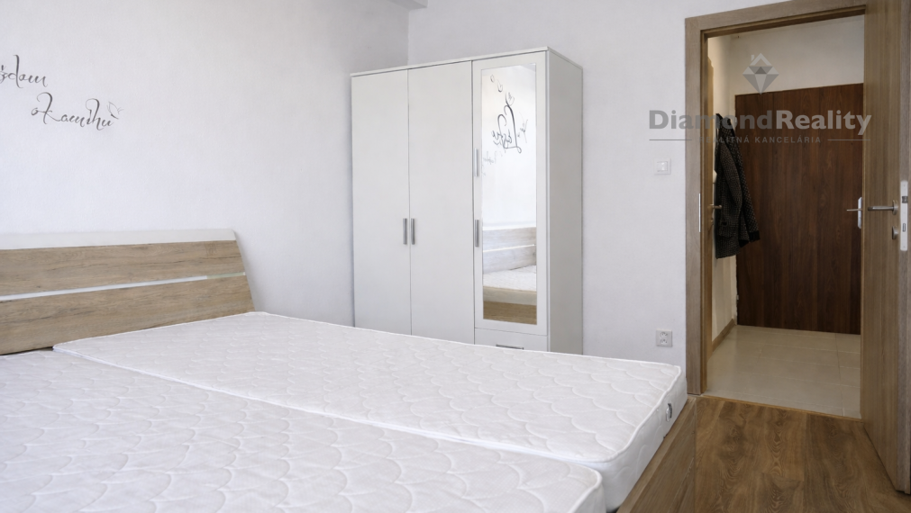 NA PREDAJ 2 - IZBOVÝ BYT V MESTSKEJ ČASTI ŠACA, ULICA UČŇOVSKÁ