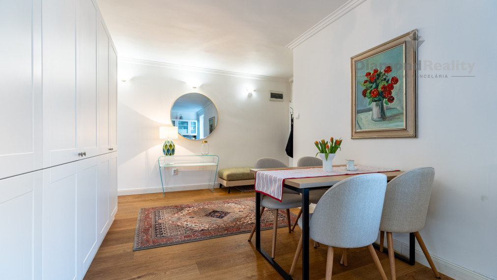 NA PREDAJ UNIKÁTNY 2 IZBOVÝ BYT V LUKRATÍVNEJ LOKALITE, STARÉ MESTO -  UL. ŠTEFANIKOVÁ.