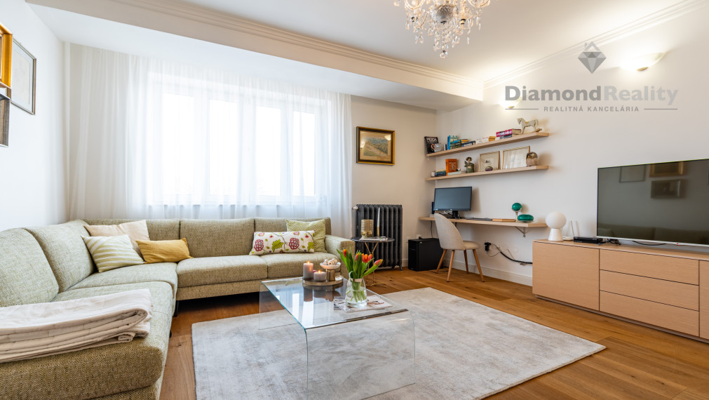 NA PREDAJ UNIKÁTNY 2 IZBOVÝ BYT V LUKRATÍVNEJ LOKALITE, STARÉ MESTO -  UL. ŠTEFANIKOVÁ.