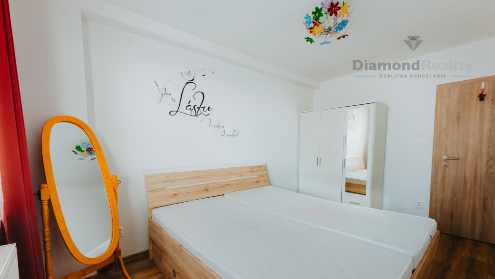 NA PREDAJ 2 - IZBOVÝ BYT V MESTSKEJ ČASTI ŠACA, ULICA UČŇOVSKÁ