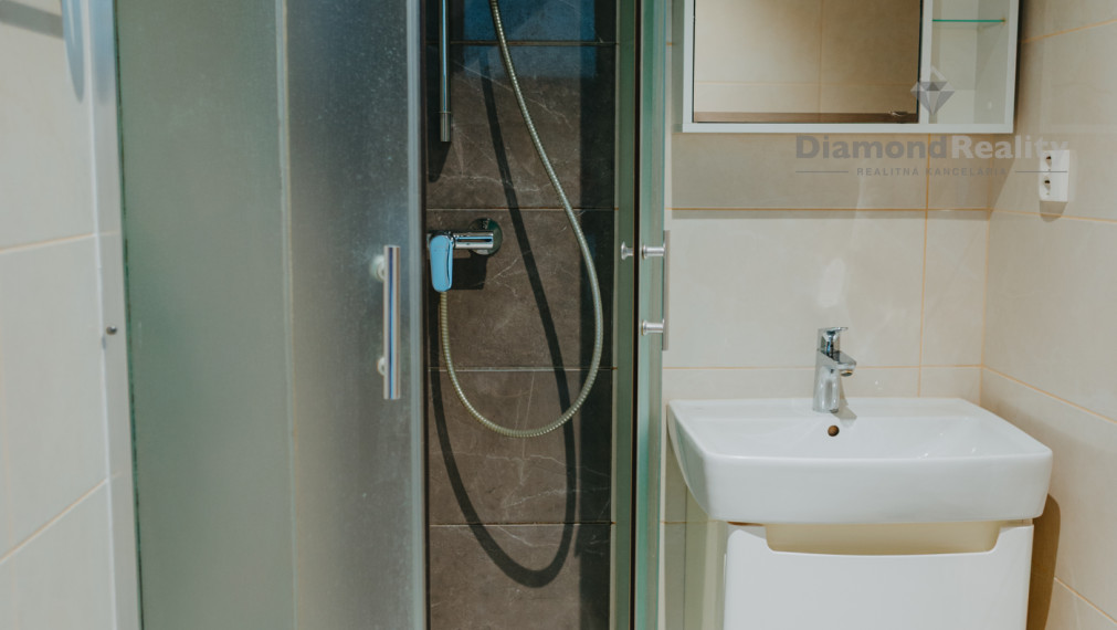 NA PREDAJ 2 - IZBOVÝ BYT V MESTSKEJ ČASTI ŠACA, ULICA UČŇOVSKÁ