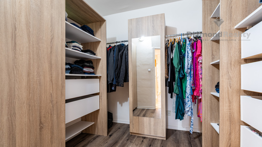 REZERVOVANÉ | NA PREDAJ 3 IZBOVÝ BYT PO REKONŠTRUKCII S DVOMA LOGGIAMI | ŽDIARSKA ULICA