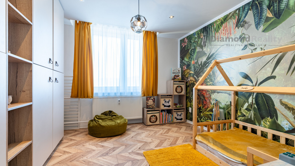 REZERVOVANÉ | NA PREDAJ 3 IZBOVÝ BYT PO REKONŠTRUKCII S DVOMA LOGGIAMI | ŽDIARSKA ULICA