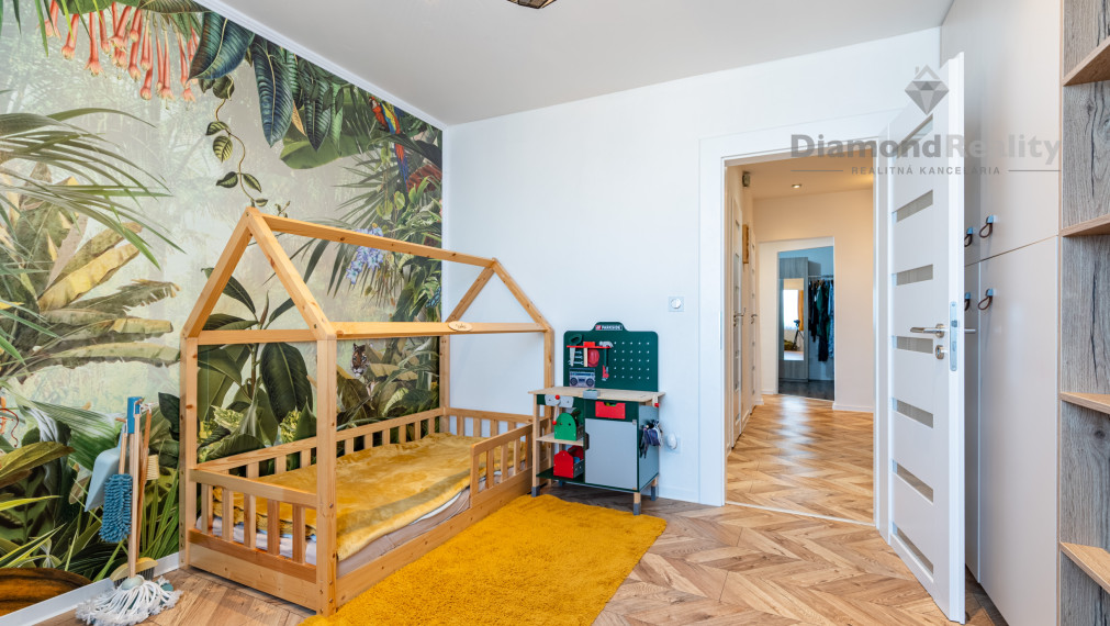 REZERVOVANÉ | NA PREDAJ 3 IZBOVÝ BYT PO REKONŠTRUKCII S DVOMA LOGGIAMI | ŽDIARSKA ULICA