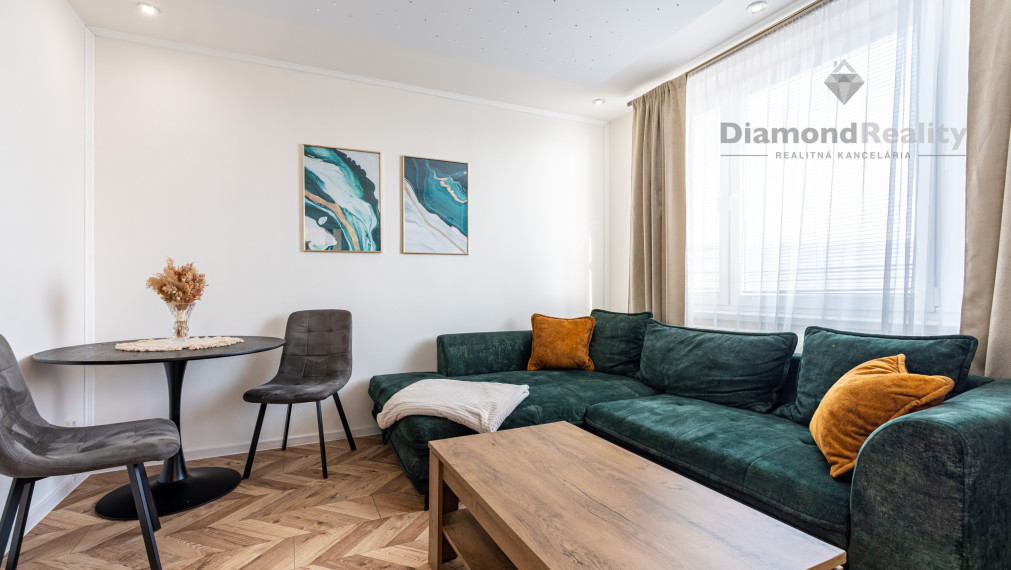 REZERVOVANÉ | NA PREDAJ 3 IZBOVÝ BYT PO REKONŠTRUKCII S DVOMA LOGGIAMI | ŽDIARSKA ULICA