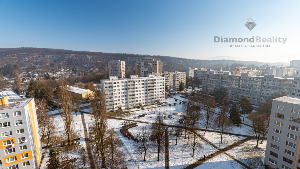 REZERVOVANÉ | NA PREDAJ 3 IZBOVÝ BYT PO REKONŠTRUKCII S DVOMA LOGGIAMI | ŽDIARSKA ULICA