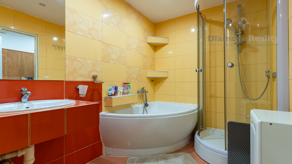 NA PREDAJ 2 IZBOVÝ BYT VHODNÝ NA INVESTÍCIU | 57m2 + LOGGIA | OVRUČSKÁ ULICA