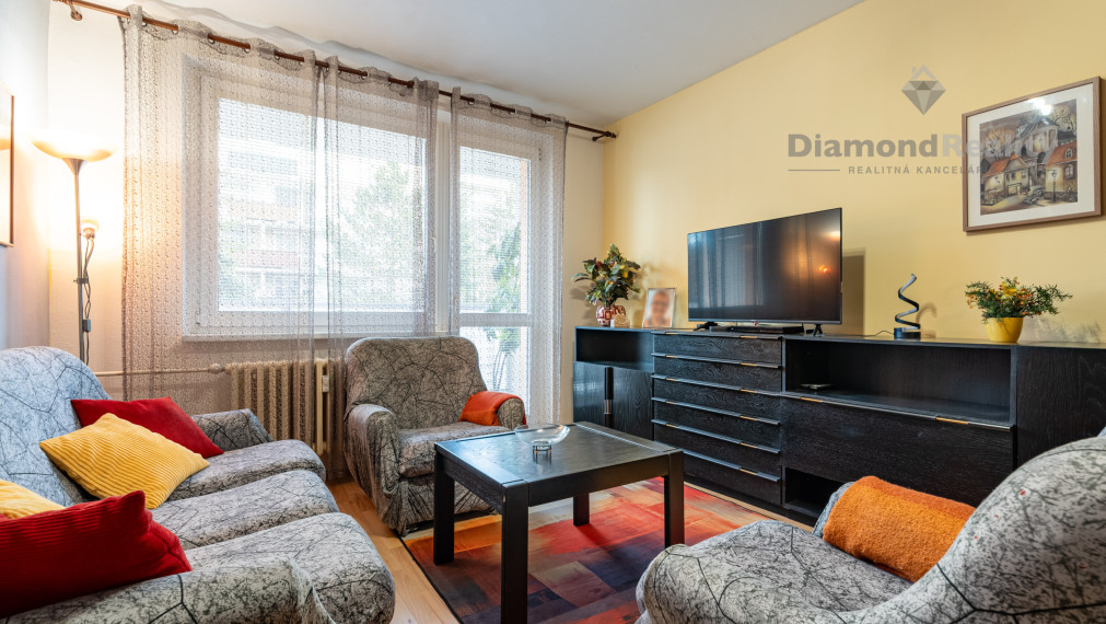 NA PREDAJ 2 IZBOVÝ BYT VHODNÝ NA INVESTÍCIU | 57m2 + LOGGIA | OVRUČSKÁ ULICA