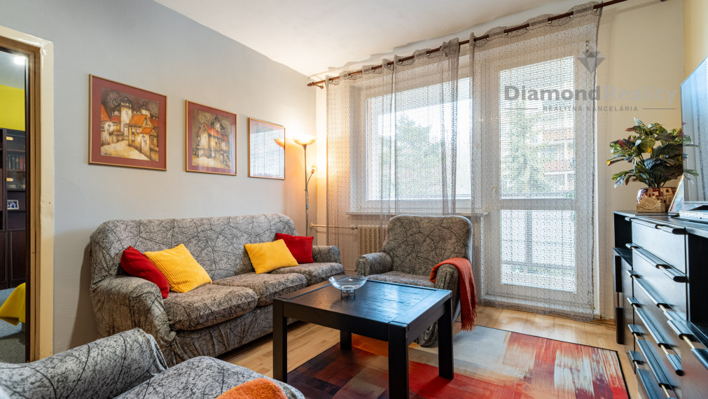 NA PREDAJ 2 IZBOVÝ BYT VHODNÝ NA INVESTÍCIU | 57m2 + LOGGIA | OVRUČSKÁ ULICA