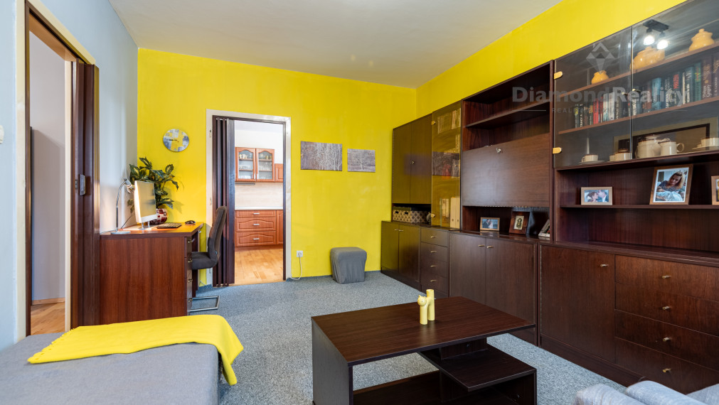 NA PREDAJ 2 IZBOVÝ BYT VHODNÝ NA INVESTÍCIU | 57m2 + LOGGIA | OVRUČSKÁ ULICA