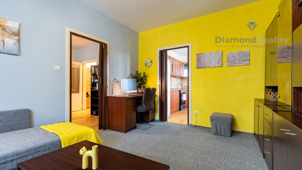 NA PREDAJ 2 IZBOVÝ BYT VHODNÝ NA INVESTÍCIU | 57m2 + LOGGIA | OVRUČSKÁ ULICA