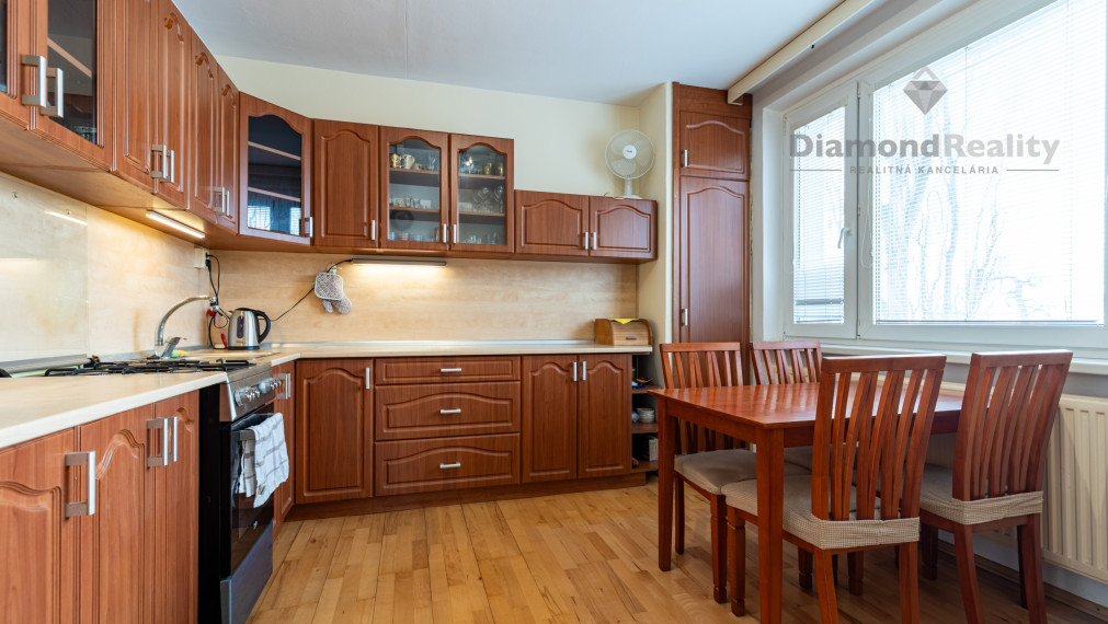 NA PREDAJ 2 IZBOVÝ BYT VHODNÝ NA INVESTÍCIU | 57m2 + LOGGIA | OVRUČSKÁ ULICA