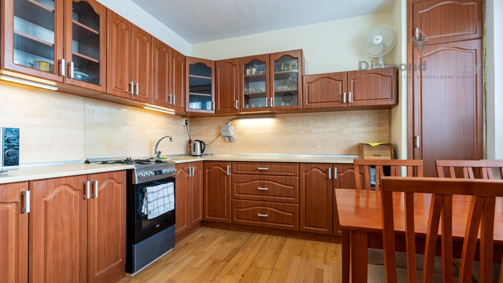 NA PREDAJ 2 IZBOVÝ BYT VHODNÝ NA INVESTÍCIU | 57m2 + LOGGIA | OVRUČSKÁ ULICA