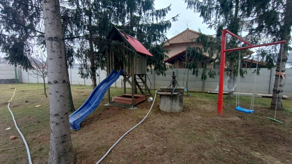 Na predaj  stavebný pozemok v obci Svätoplukovo