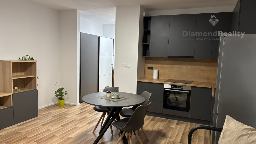 Na prenájom nový zariadený 1 izbový byt balkón Sadová Senica