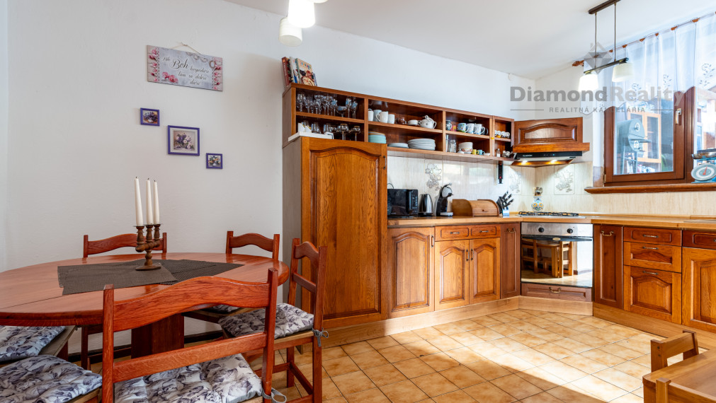 NA PREDAJ DVOJPODLAŽNÝ RODINNÝ DOM LEN 15 KM OD KOŠÍC | POZEMOK 1 501 m2 | NIŽNÁ MYŠĽA