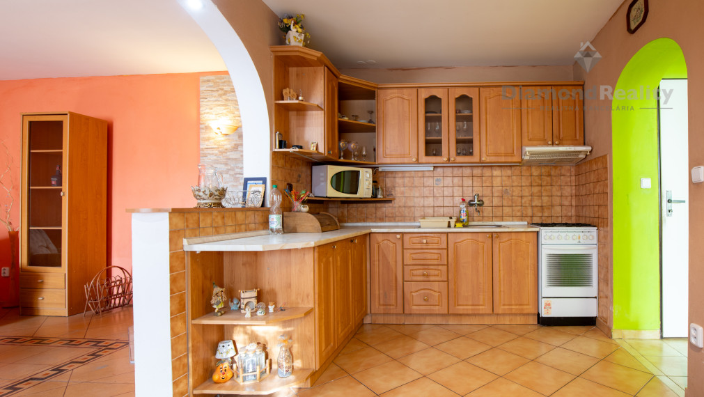 Bývajte a podnikajte v malebnej obci v centre obce Výčapy-Opatovce