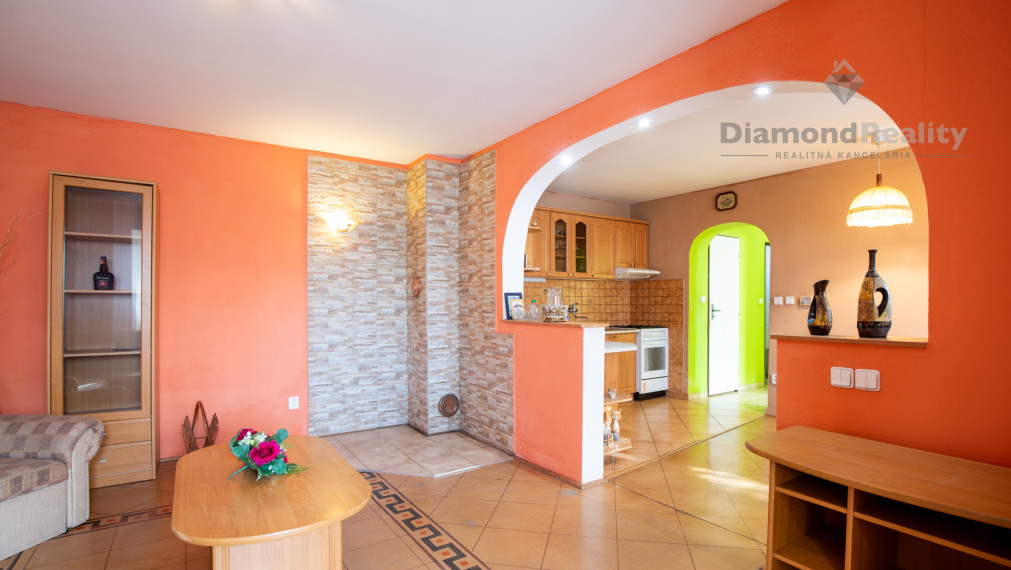 Bývajte a podnikajte v malebnej obci v centre obce Výčapy-Opatovce