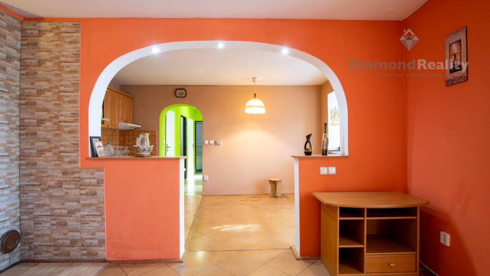 Bývajte a podnikajte v malebnej obci v centre obce Výčapy-Opatovce