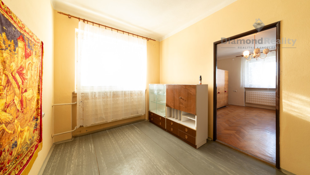 Bývajte a podnikajte v malebnej obci v centre obce Výčapy-Opatovce