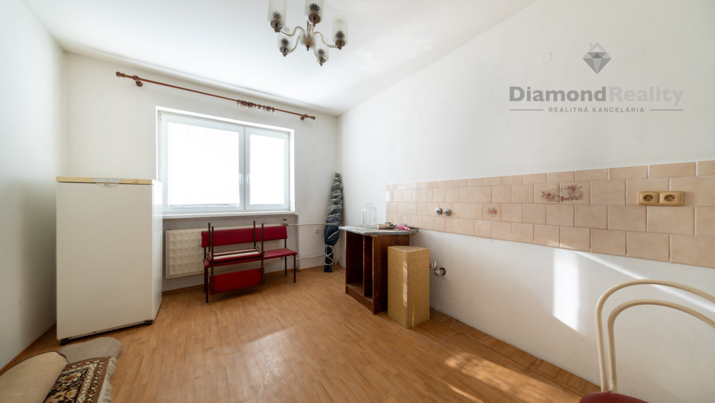 Bývajte a podnikajte v malebnej obci v centre obce Výčapy-Opatovce