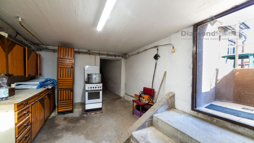 Bývajte a podnikajte v malebnej obci v centre obce Výčapy-Opatovce