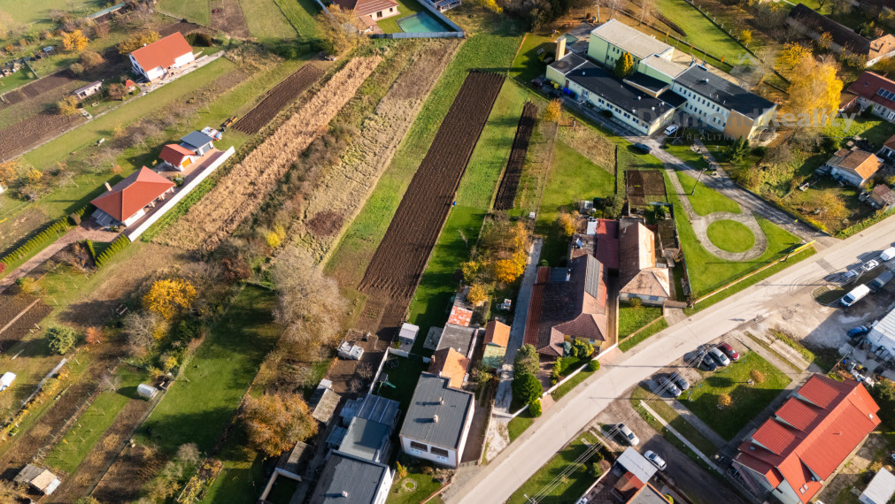 Bývajte a podnikajte v malebnej obci v centre obce Výčapy-Opatovce