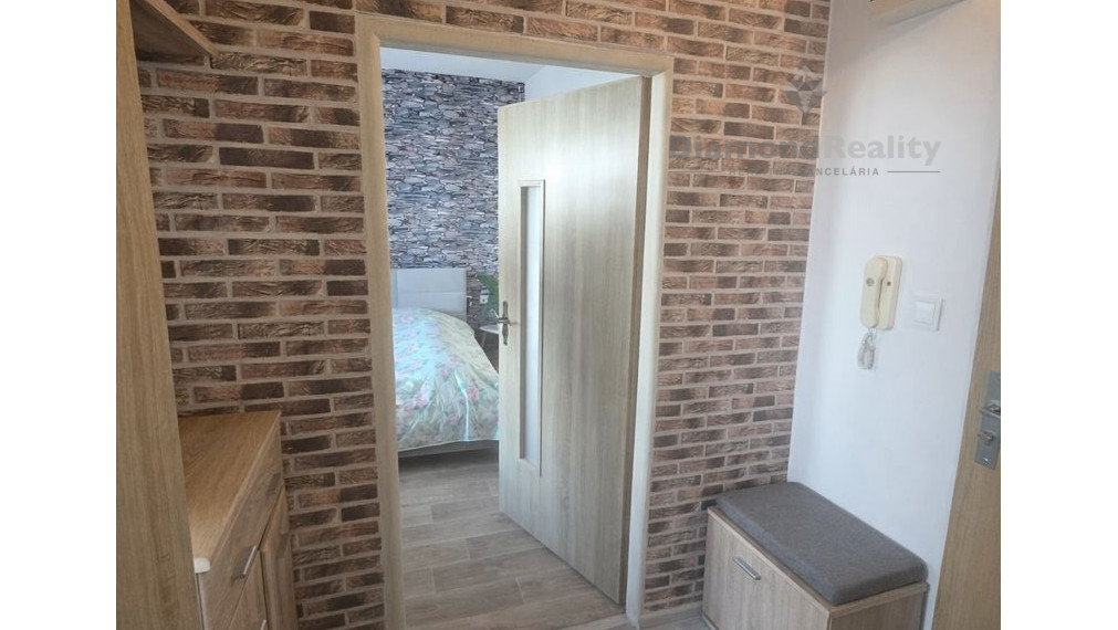 Ponúkam na predaj  1 izbový byt Popradská ul. Terasa