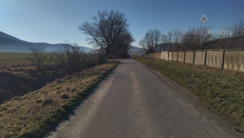 Na predaj rovinatý pozemok 40 árov, pri Trnave, Buková.