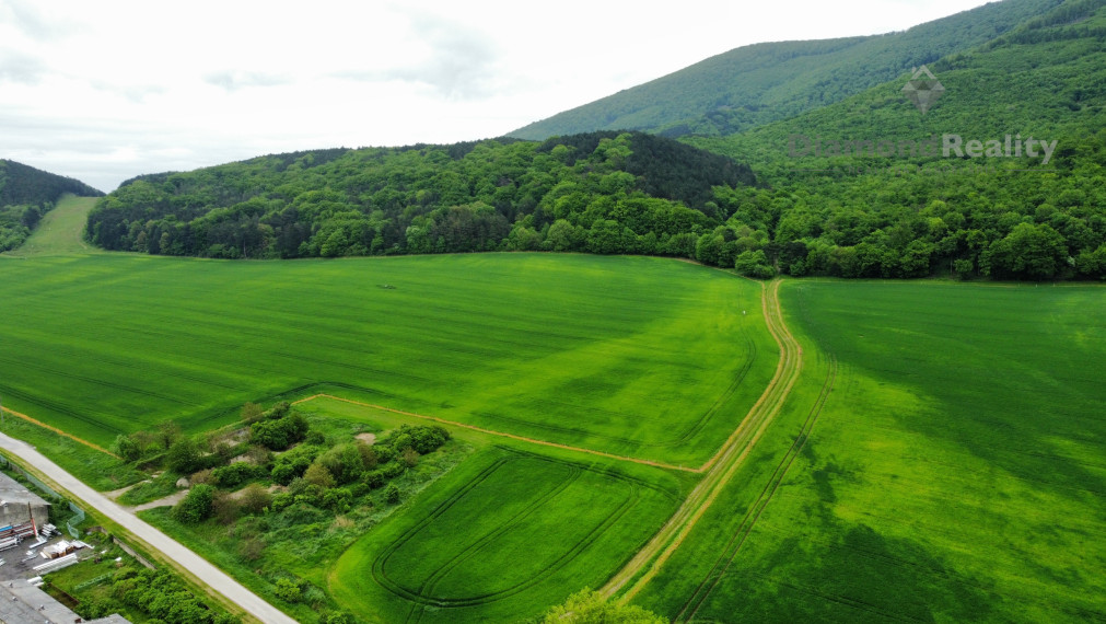 Na predaj rovinatý pozemok 40 árov, pri Trnave, Buková.