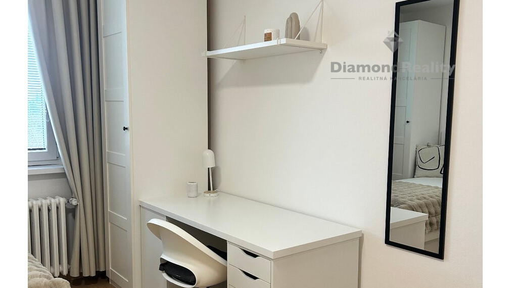 Na prenájom dve izby v 3 izbovom byte, Spartakovská, Trnava