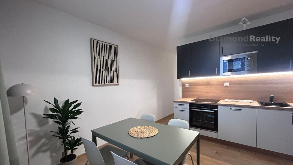 Na prenájom dve izby v 3 izbovom byte, Spartakovská, Trnava