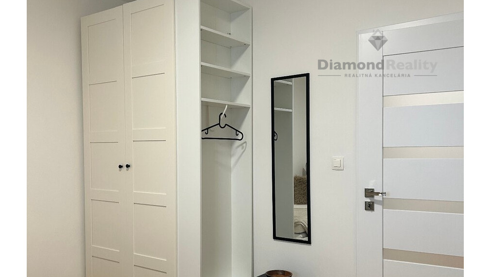 Na prenájom dve izby v 3 izbovom byte, Spartakovská, Trnava