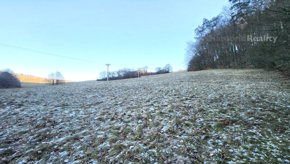 Veľkorysý rekreačný pozemok pod Obišovským hradom