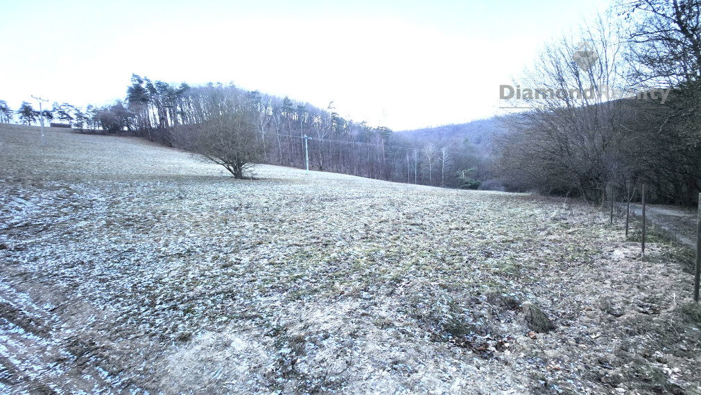 Veľkorysý rekreačný pozemok pod Obišovským hradom