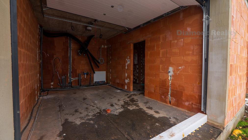 NA PREDAJ NOVÝ REZIDENČNÝ PROJEKT 7 RODINNÝCH DOMOV | OBEC VALALIKY