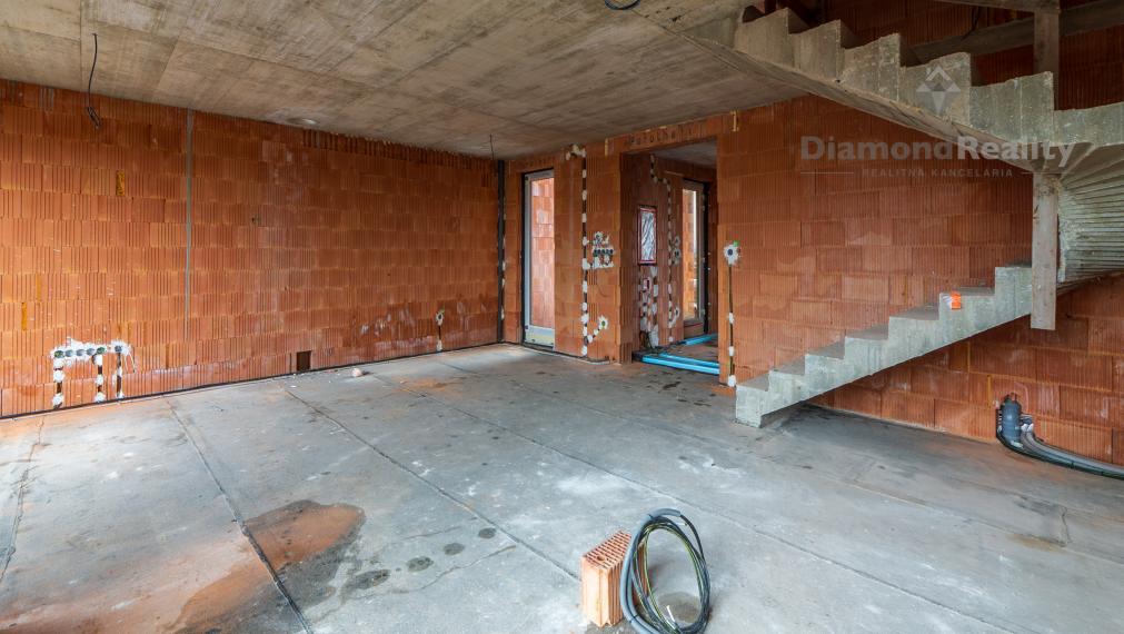 NA PREDAJ NOVÝ REZIDENČNÝ PROJEKT 7 RODINNÝCH DOMOV | OBEC VALALIKY