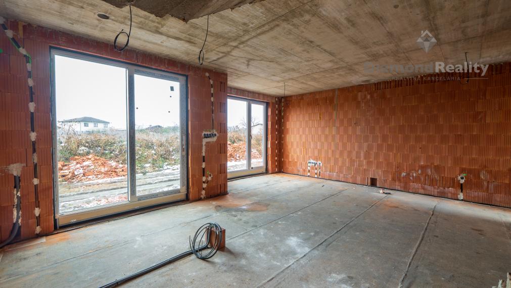 NA PREDAJ NOVÝ REZIDENČNÝ PROJEKT 7 RODINNÝCH DOMOV | OBEC VALALIKY