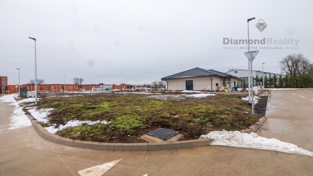 REZERVOVANÉ | NA PREDAJ STAVEBNÝ POZEMOK SO VŠETKÝMI IS NA POZEMKU | 543m2 | OBEC VALALIKY