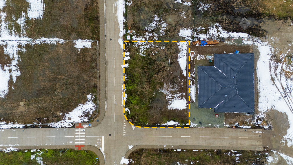 REZERVOVANÉ | NA PREDAJ STAVEBNÝ POZEMOK SO VŠETKÝMI IS NA POZEMKU | 543m2 | OBEC VALALIKY