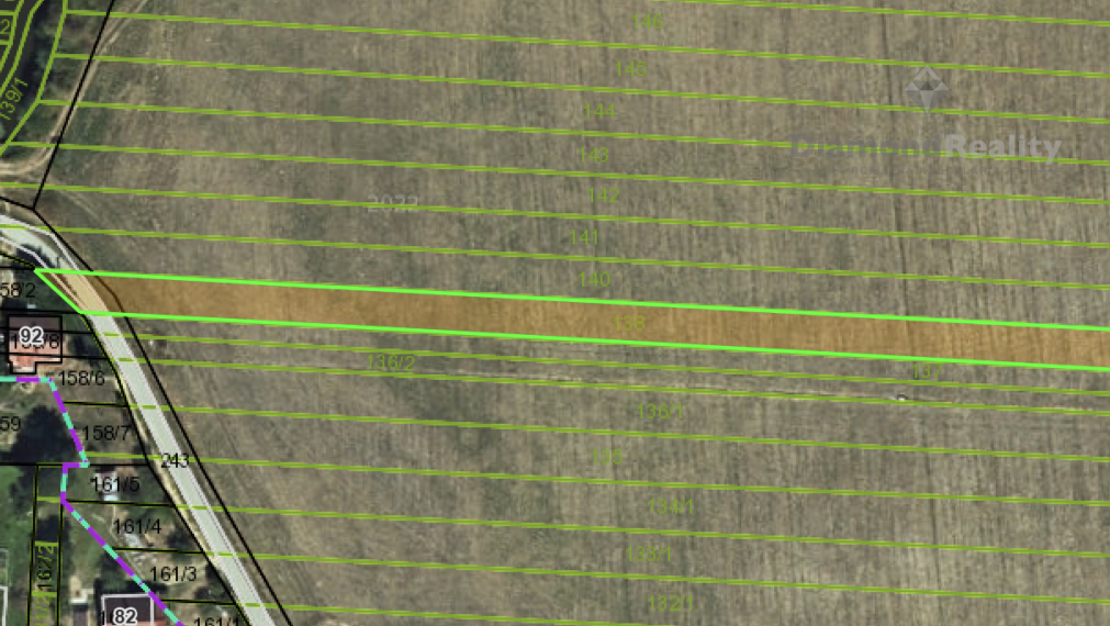 Slnečný pozemok v pokojnej lokalite Hodkoviec – ideálna príležitosť pre developerov a investorov