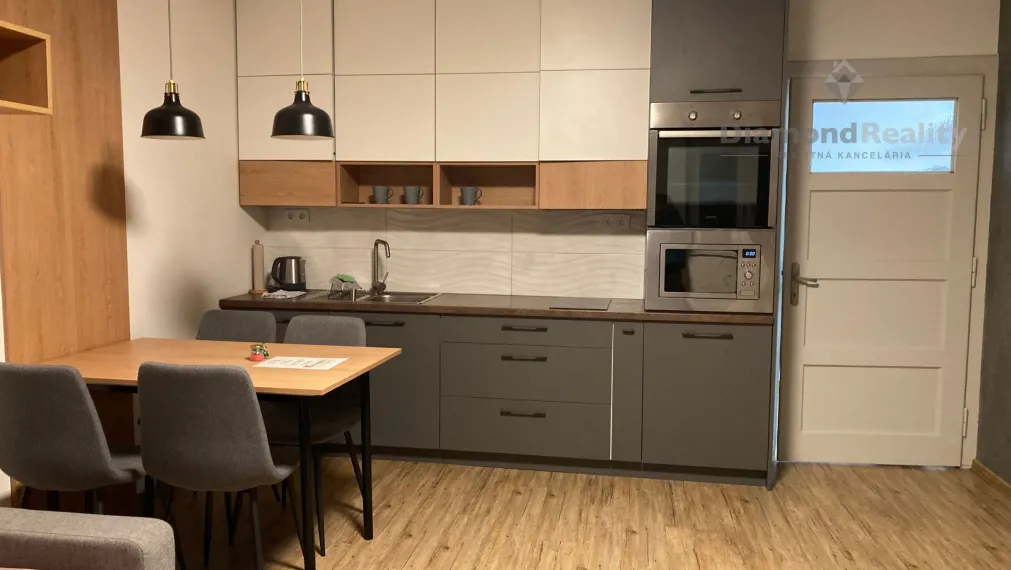 Na prenájom 2 izbový byt zrekonštruovaný, Športová, Trnava