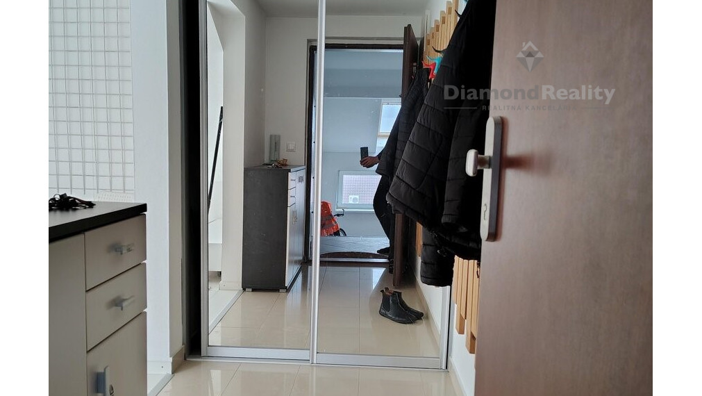 Na prenájom zariadený 2 izbový byt, ul. d. Sandtnera, Pezinok