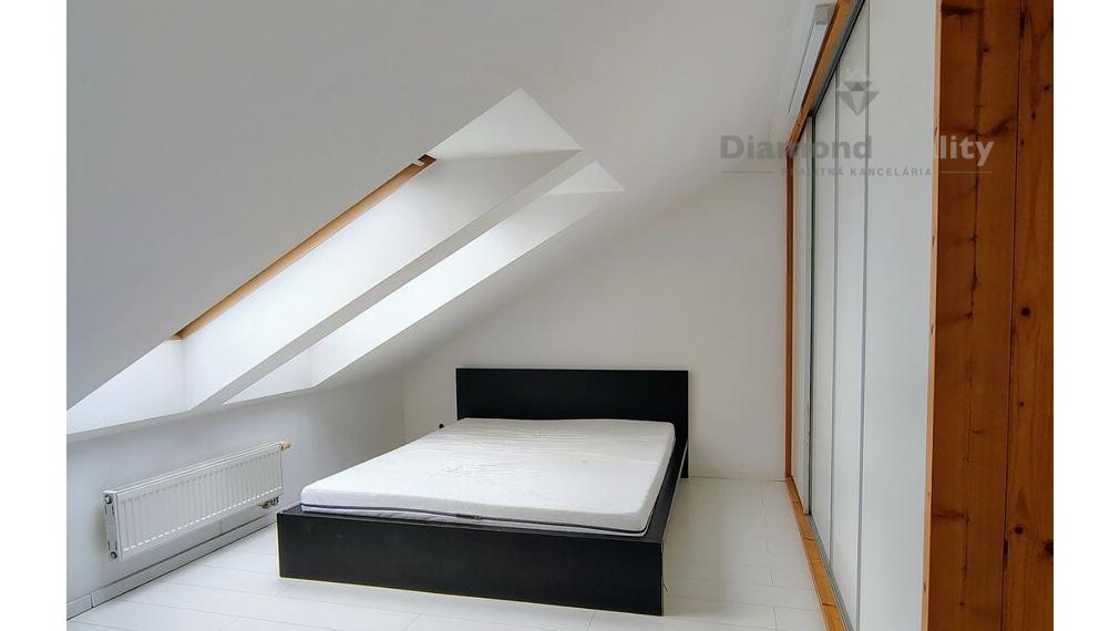 Na prenájom zariadený 2 izbový byt, ul. d. Sandtnera, Pezinok