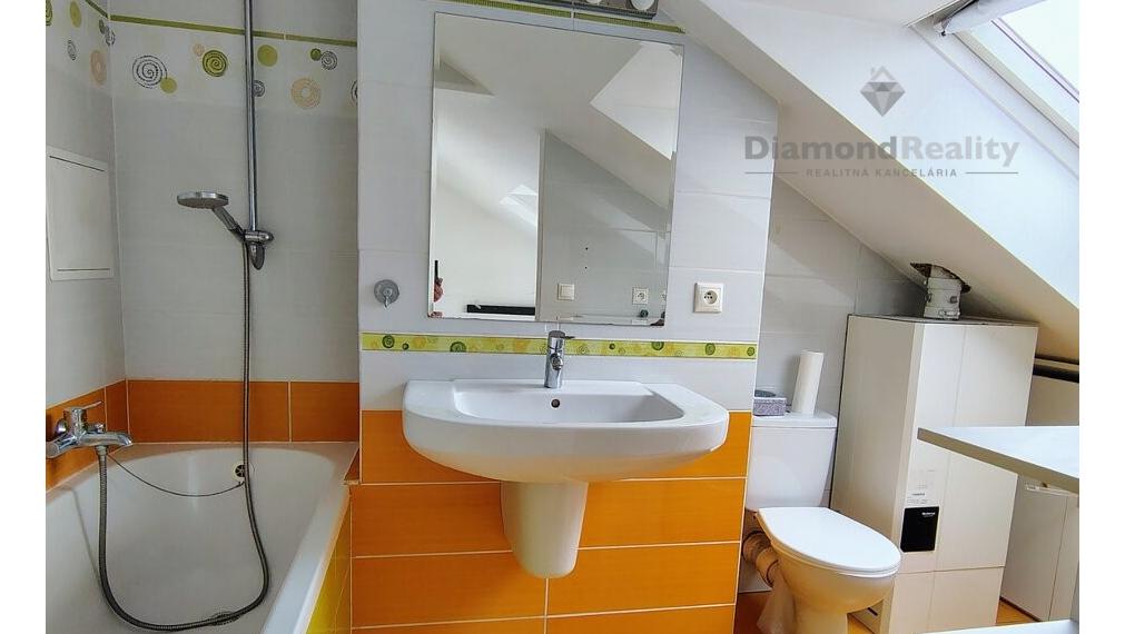 Na prenájom zariadený 2 izbový byt, ul. d. Sandtnera, Pezinok