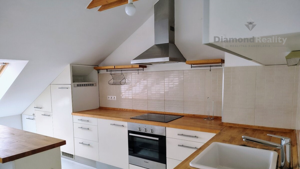 Na prenájom zariadený 2 izbový byt, ul. d. Sandtnera, Pezinok